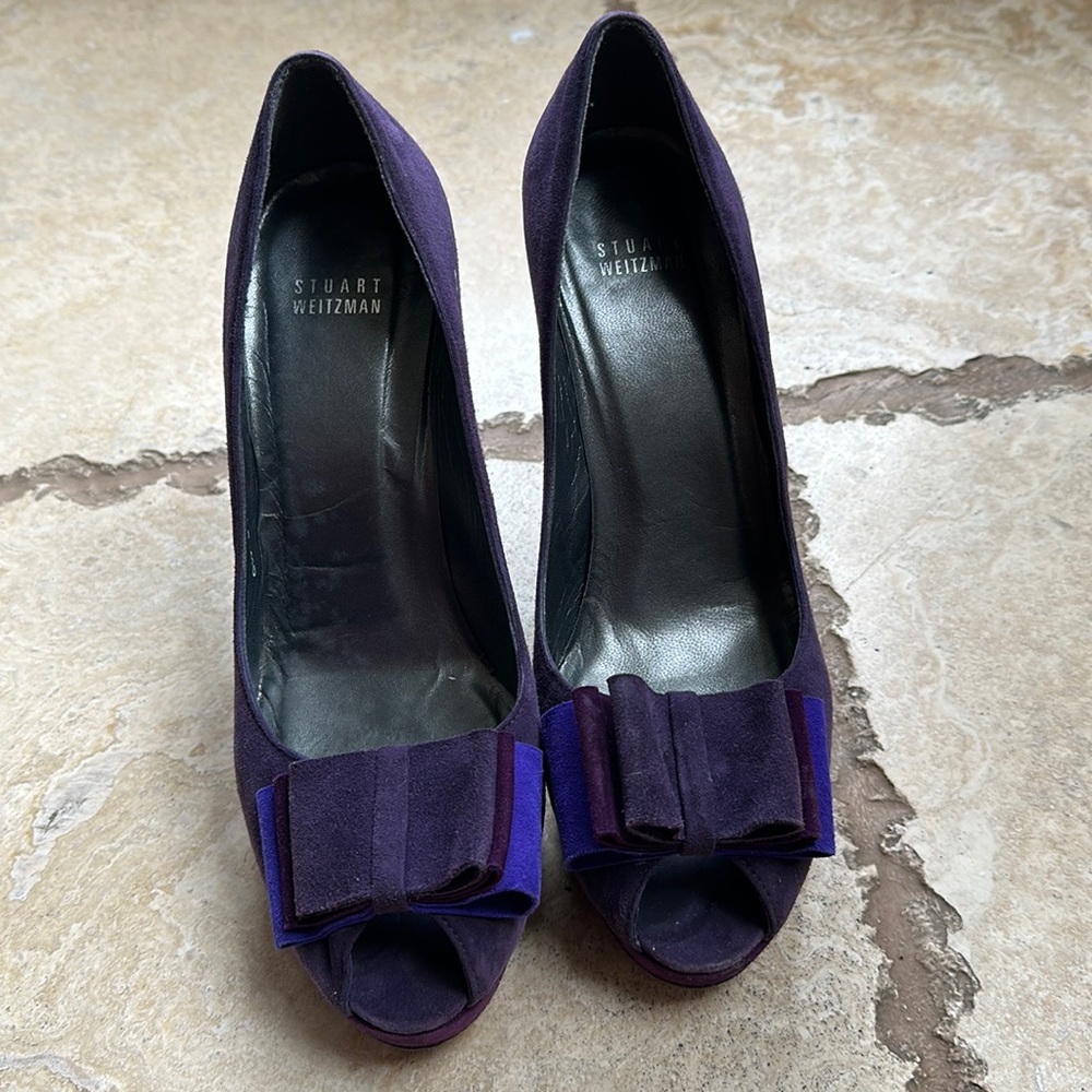 Stuart Weitzman purple pumps with bow on top